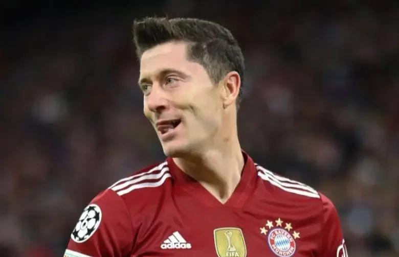 萨拉赫焦点对战，莱万多夫斯基与70激战MAD分钟，比赛局势复杂胜负难料！的简单介绍