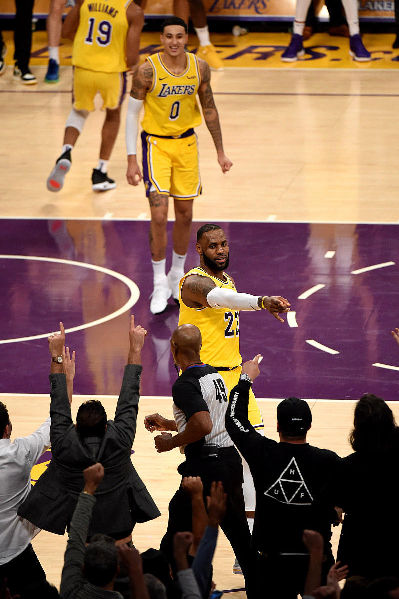 包含蒂姆连续五场比赛得分超过突破纪录，湖人挑战极限！的词条