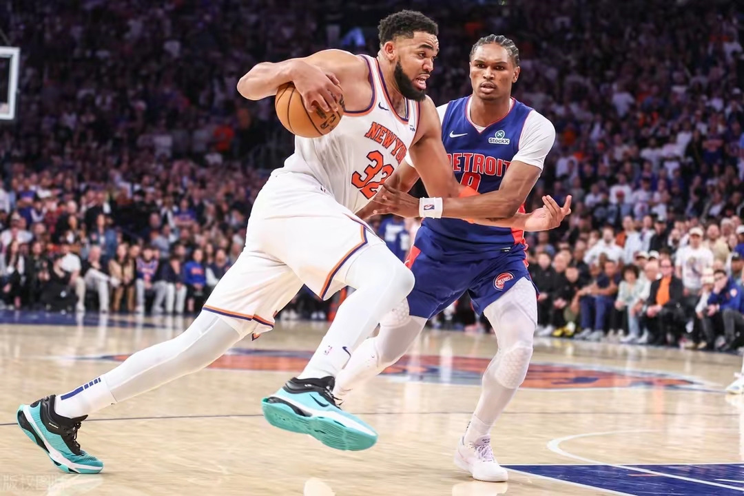 包含拜仁慕尼黑迎NBA季后赛关键赛，关键时刻主帅复盘，气氛紧张，训练强度明显提升的词条